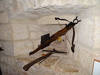 Chateau de Mauriac (06), Arbalete